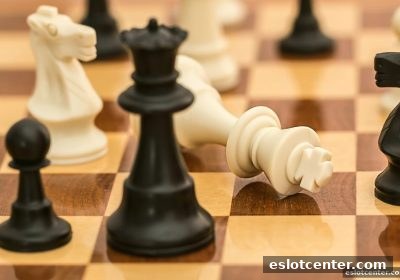 五子棋胜负解析：电子游艺场所中的策略精髓